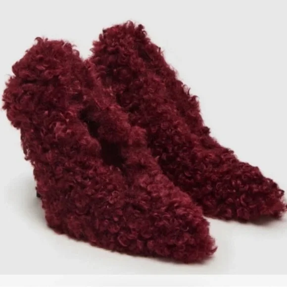 Steve Madden Women's Wine/Burgundy Fuzzy pointed toe pumps - Picture 1 of 6